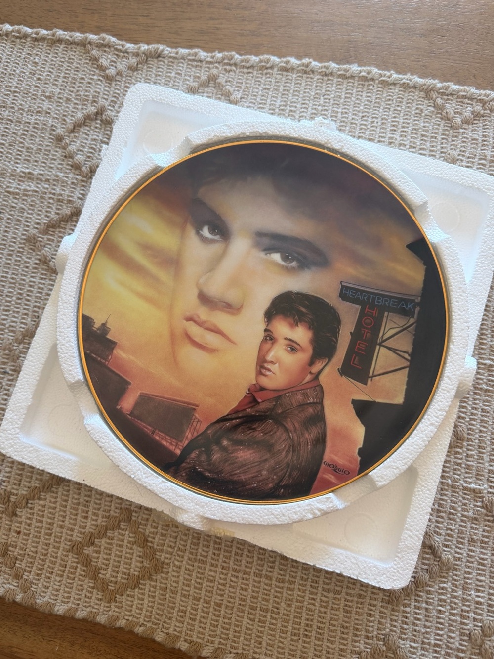 Elvis Presley Collectible Decorative Plate - heartbreak hotel